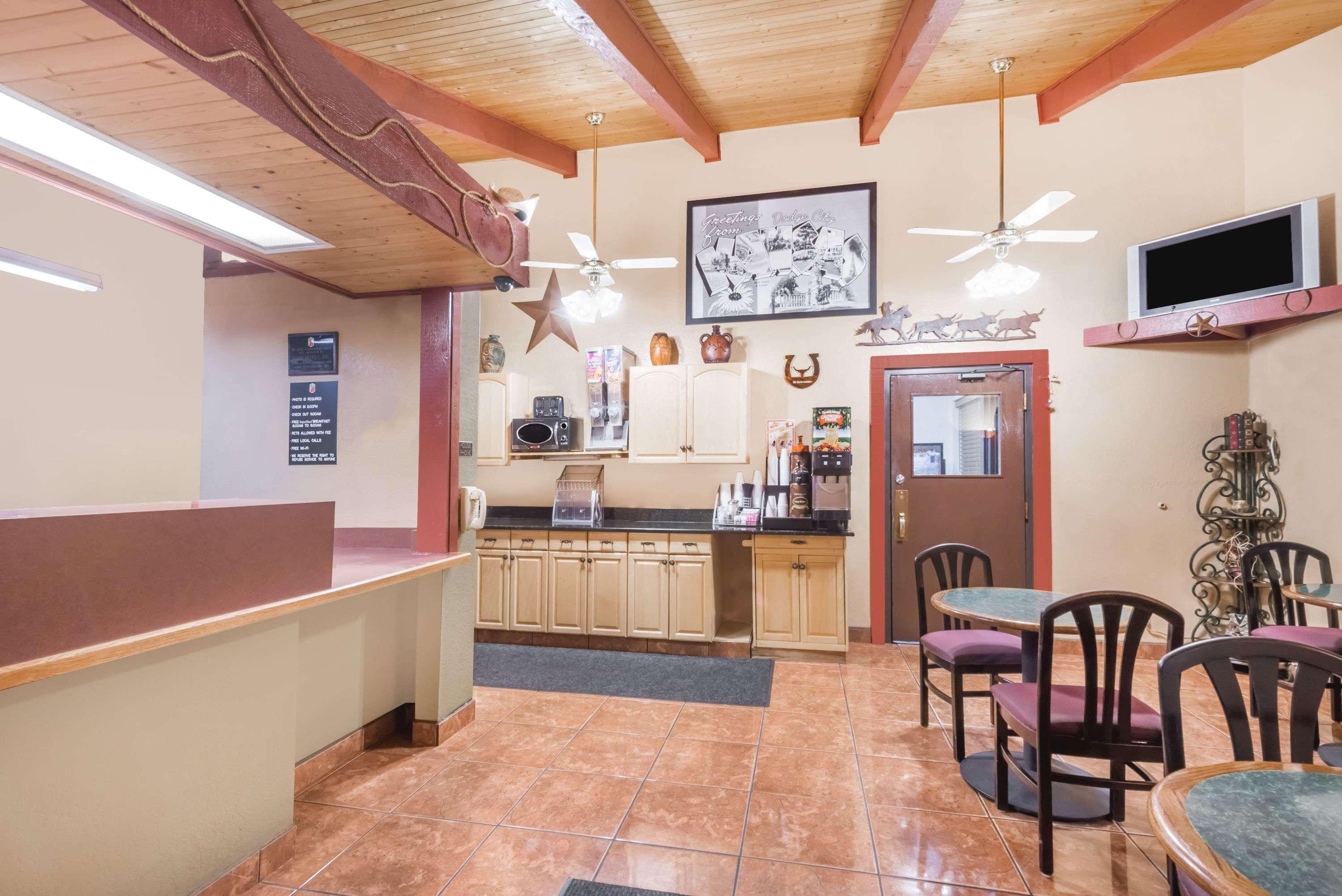 Super 8 By Wyndham Dodge City Exterior foto